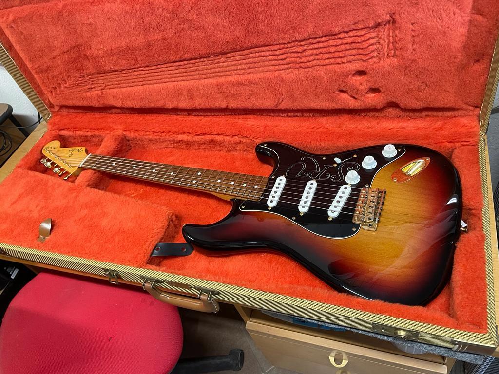 fender-stratocasterd-srv-2007-pic1